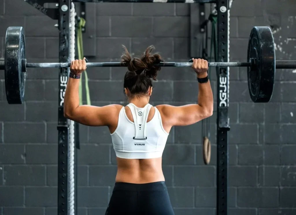 fille crossfit, barre